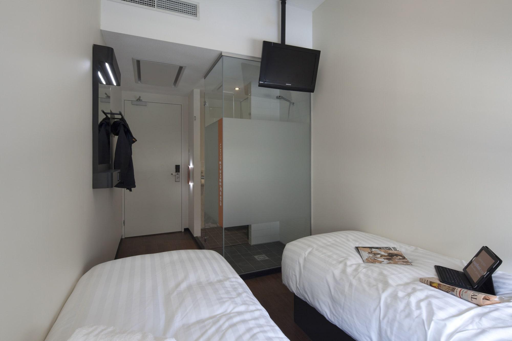 Easyhotel Amsterdam City Centre South Room photo