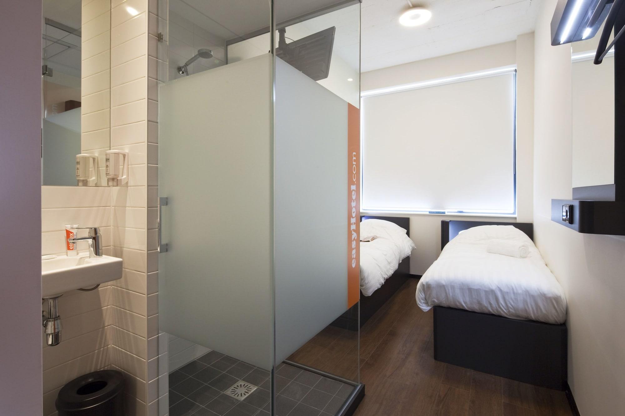 Easyhotel Amsterdam City Centre South Exterior photo