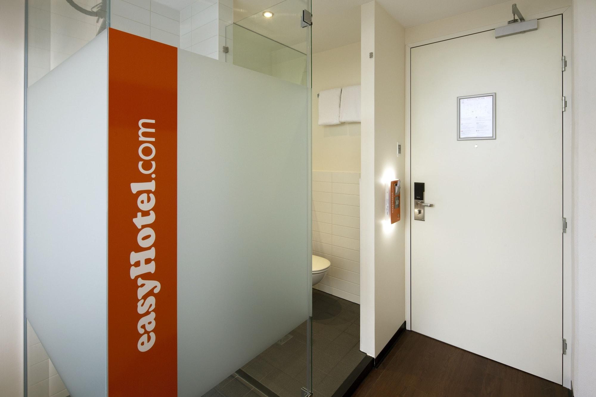 Easyhotel Amsterdam City Centre South Exterior photo