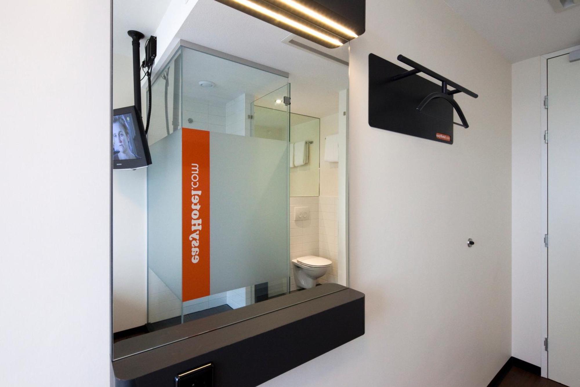 Easyhotel Amsterdam City Centre South Exterior photo