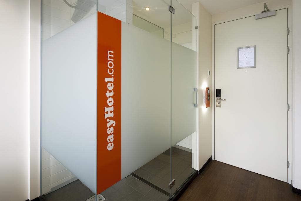 Easyhotel Amsterdam City Centre South Exterior photo