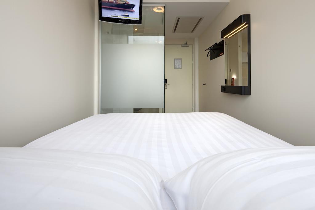 Easyhotel Amsterdam City Centre South Exterior photo